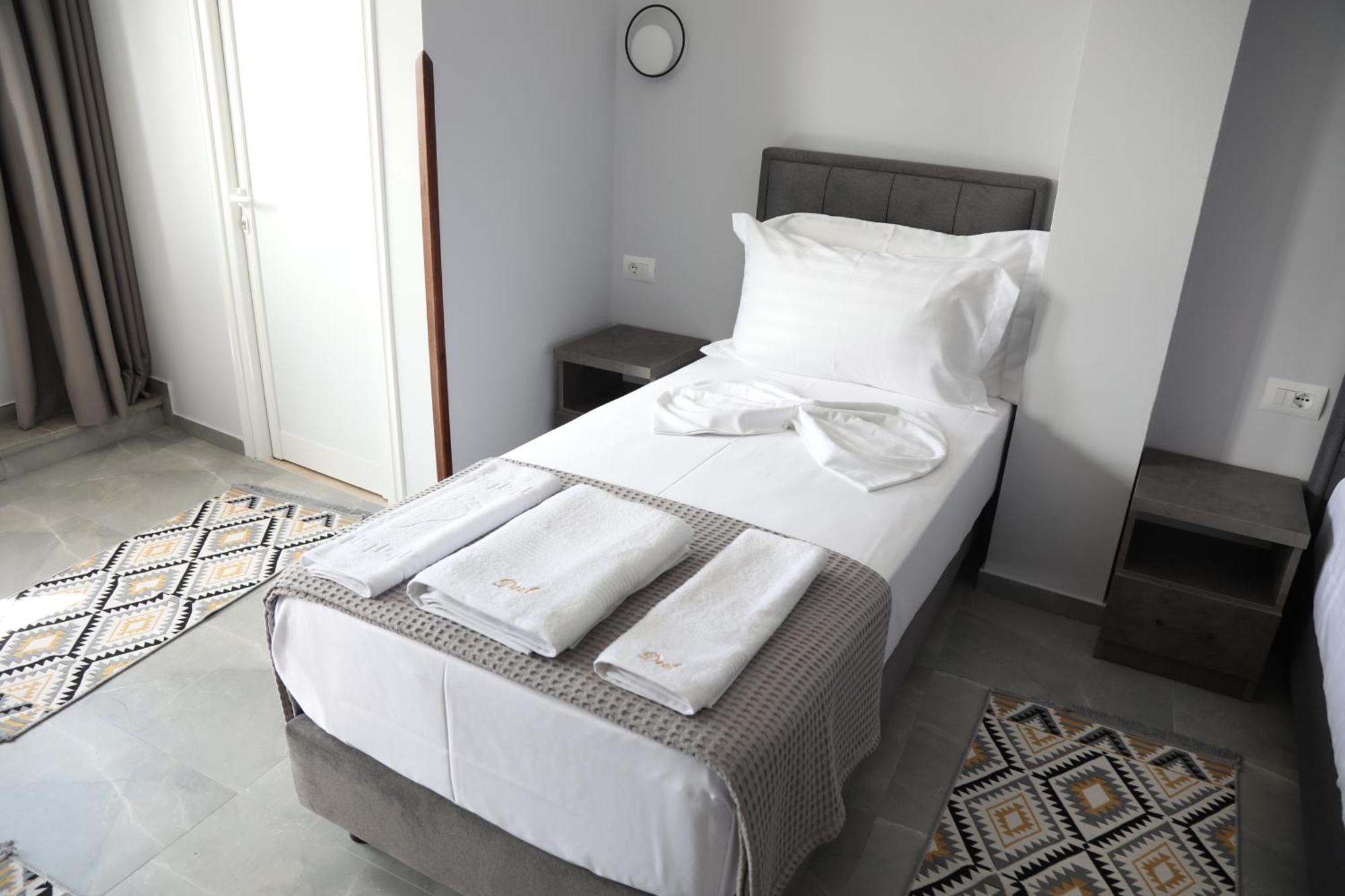 --Hotel Deal-- Rooms With Castle View Kruje Bagian luar foto