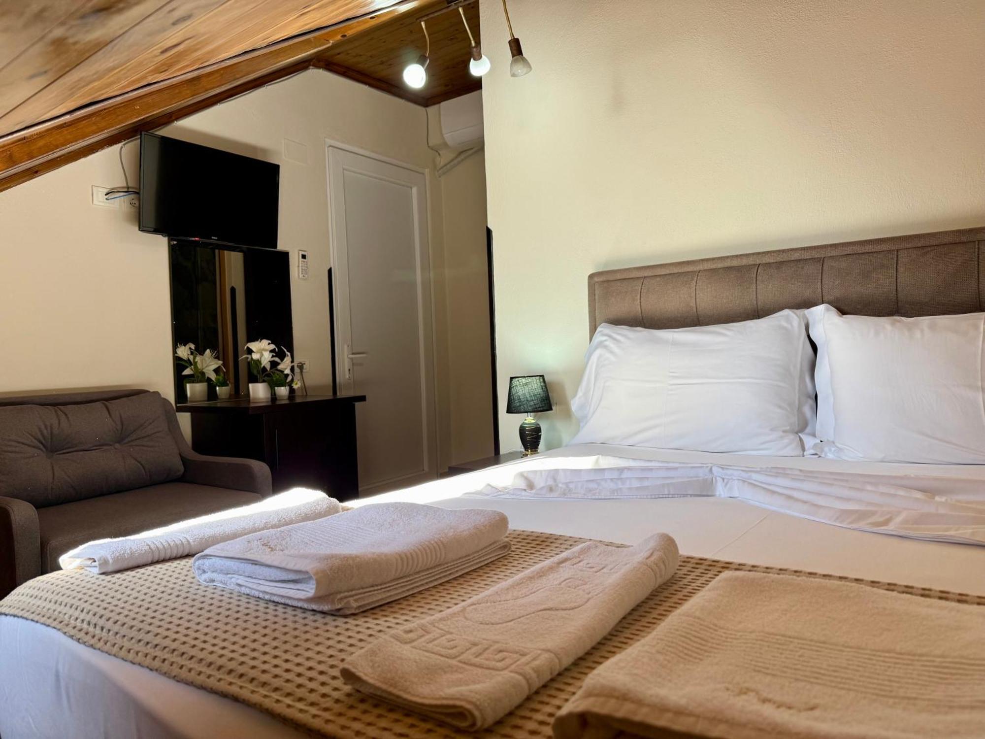 --Hotel Deal-- Rooms With Castle View Kruje Bagian luar foto